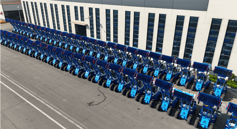 鲁工T930定制蓝白扫雪装载机成功交付